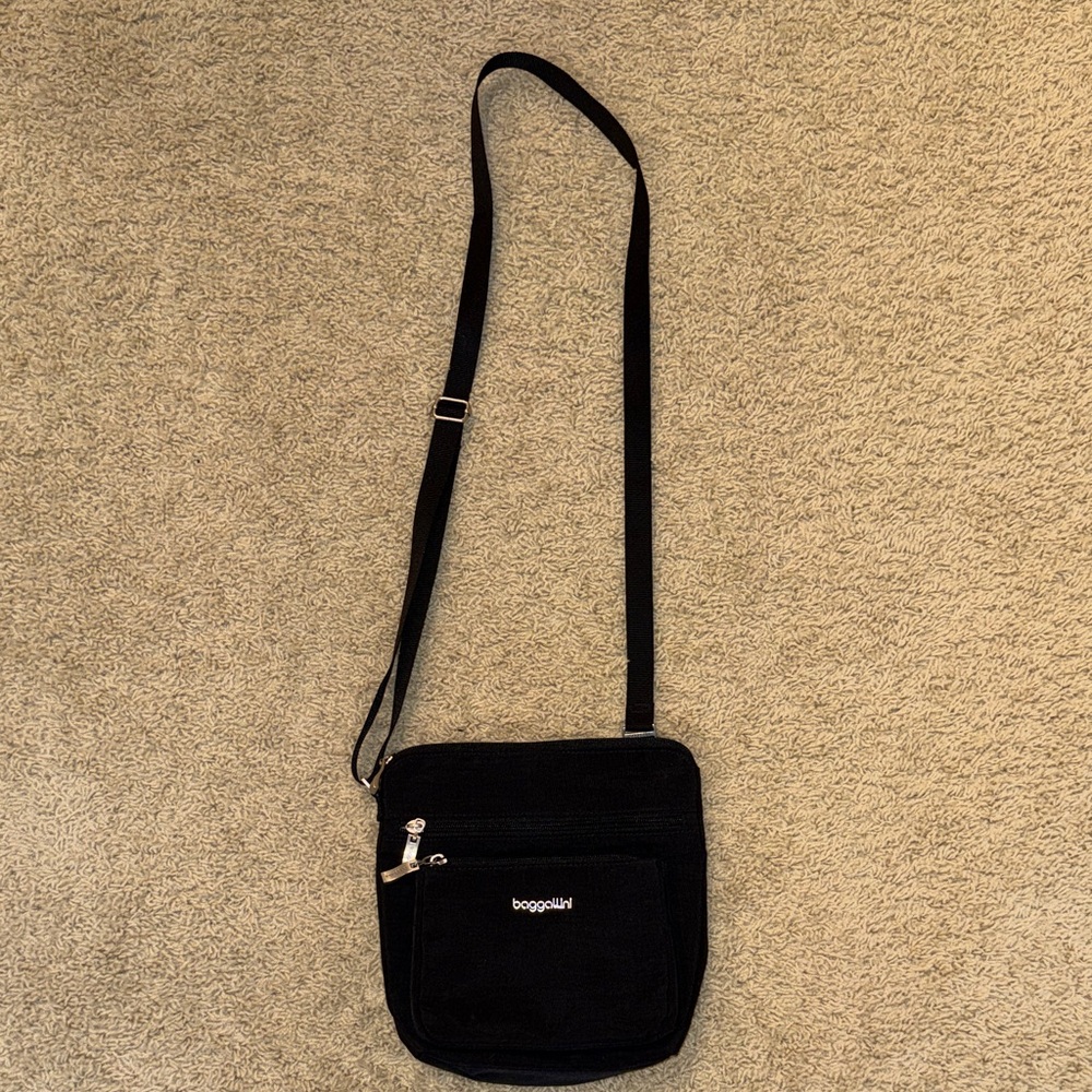 Baggallini Black Crossbody Bag - Picture 2 of 15